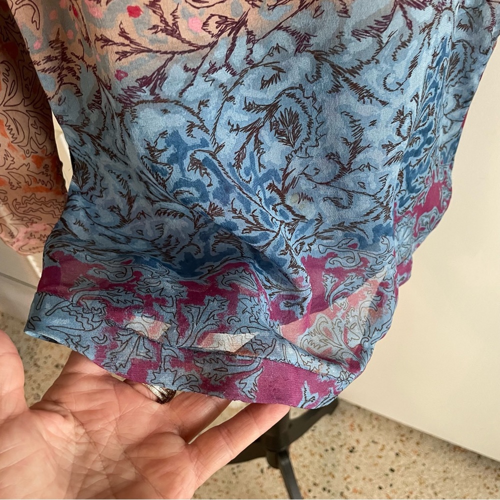 Diane Von Furstenberg Lightweight Silk Print Top! DVF Great condition! Size 4 - Picture 4 of 9